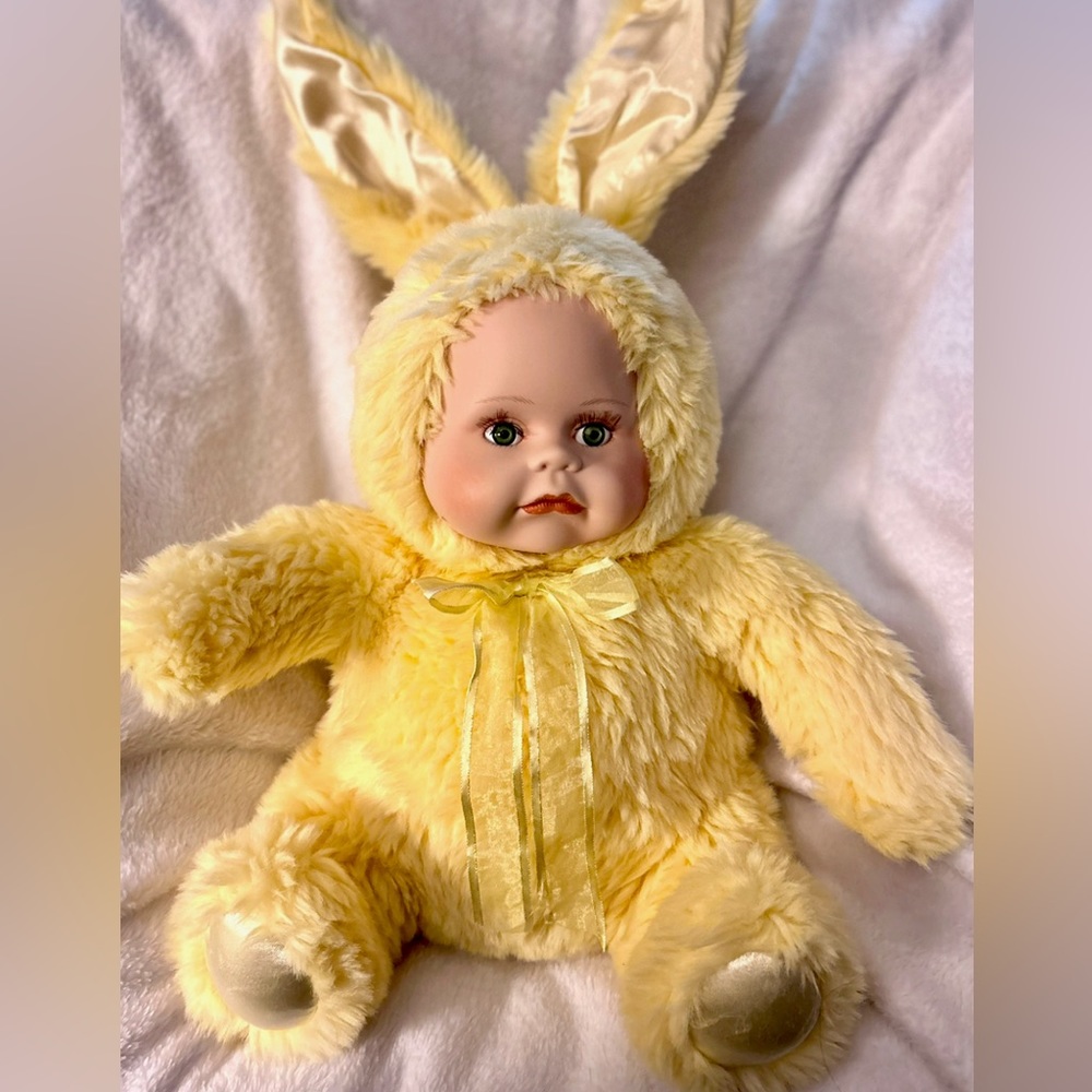 Retired (FRESHLY WASHED)Cracker Barrel Porcelain Face Yellow Bunny Easter Plush